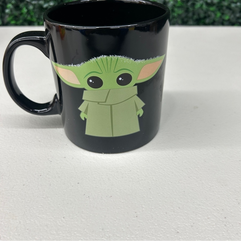 Star Wars Baby Yoda Black Mug (minor chip see pics)
